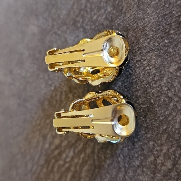 VTG 80s Black Enamel Basketweave Dome Clip-on Earrings - Picture 3 of 4